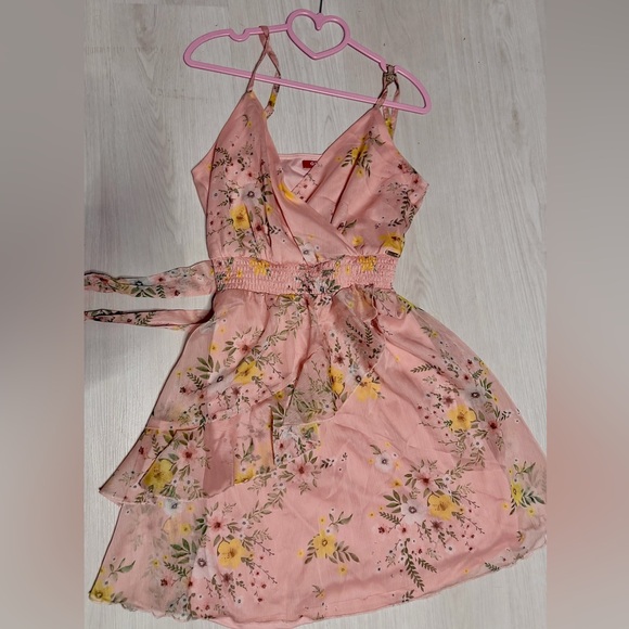Guess Dresses & Skirts - Guess floral Pink Dress